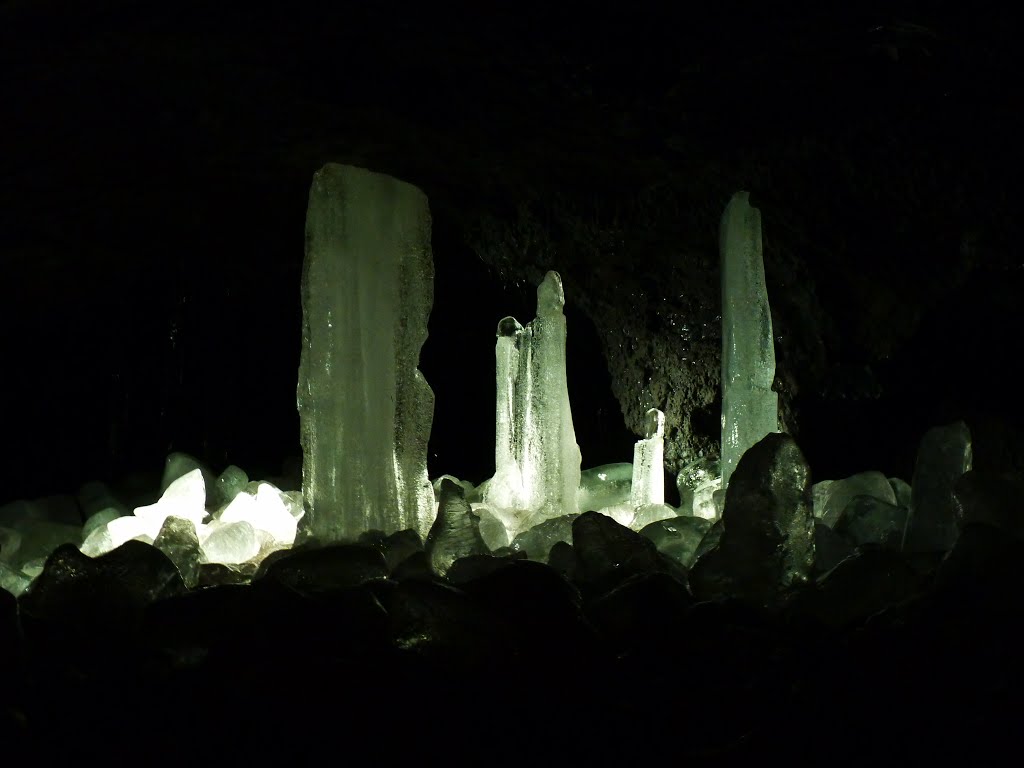 Grotte de glace de Narusawa by Randy Tchen