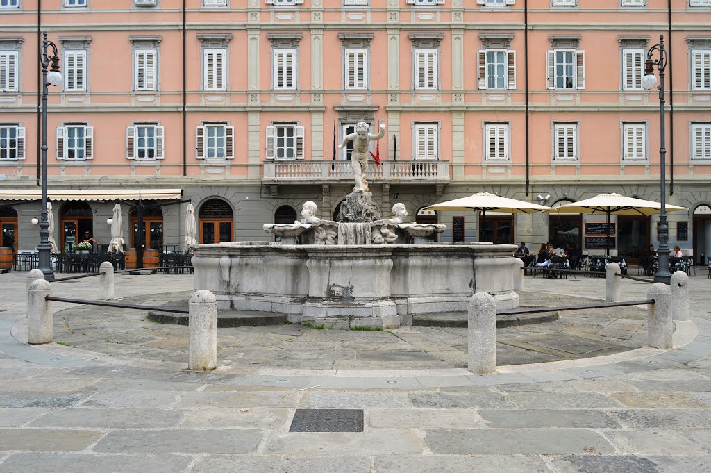 Fontana di piazza del Ponterosso by Geo S