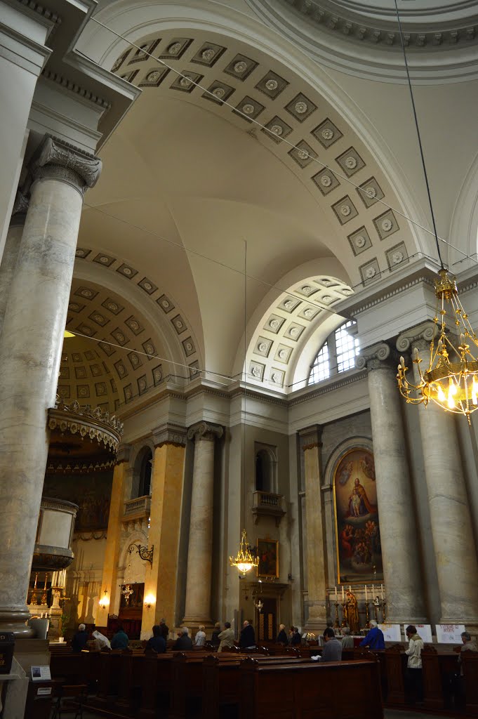 Interno della chiesa di Sant'Antonio Taumaturgo by Geo S