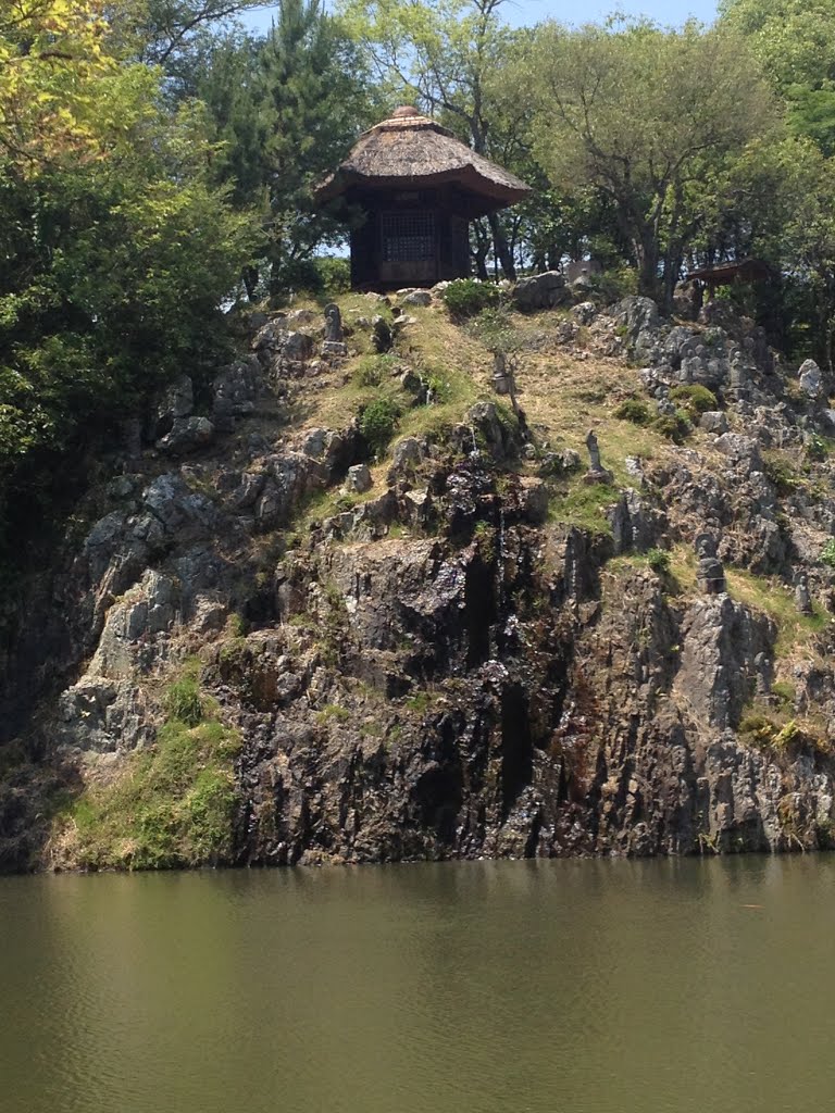 1 Chome Kokeizanchō, Tajimi-shi, Gifu-ken 507-0014, Japan by Tetu Suzuki