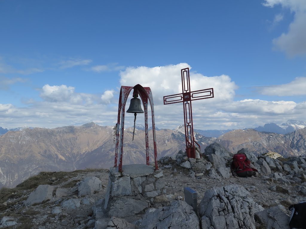 La cima del Monte Chiampons 1709m by Mario Trieste