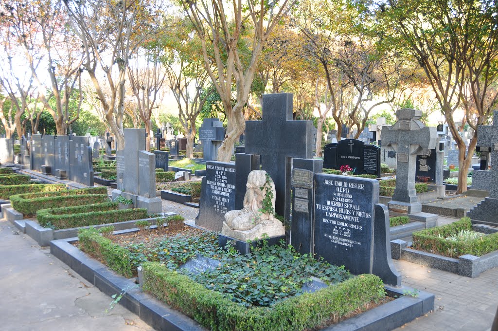 Cinco Esquinas, Rosario, Santa Fe, Argentina by Oscar Tognocchi