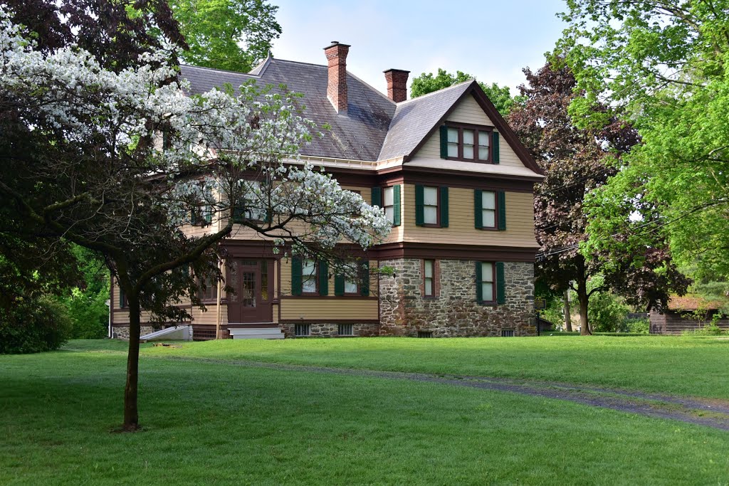 2016-05-14 Huguenot Village - Deyos' house the core of this house was built in 1692 and renovated in 19th century. by Andrew Stehlik