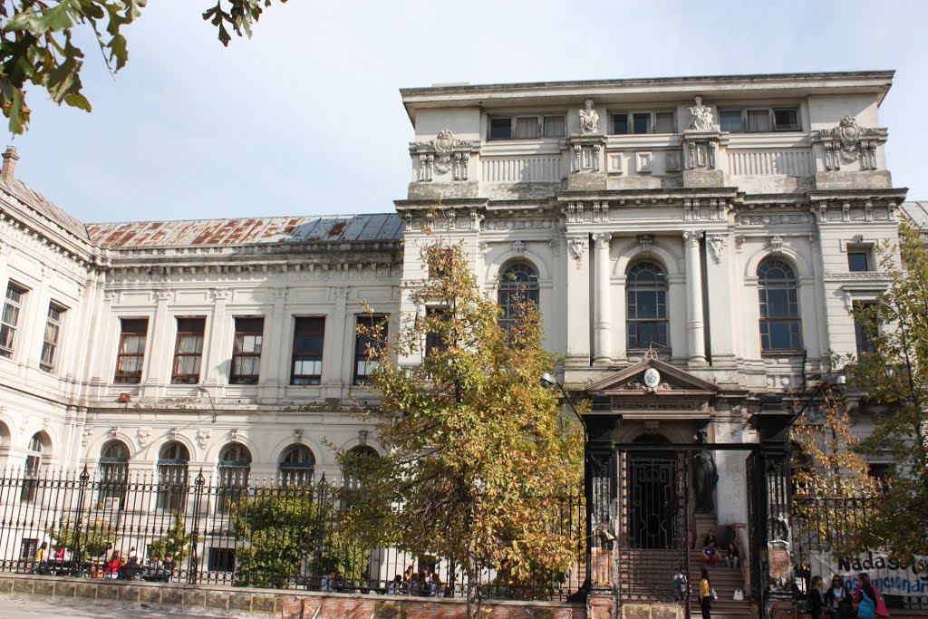 Sueños de estudiante. Facultad de Medicina. Barrio Aguada, Avda. Gral. Flores entre Yatay e Isidoro de María, Montevideo, Uruguay by hector.tierno