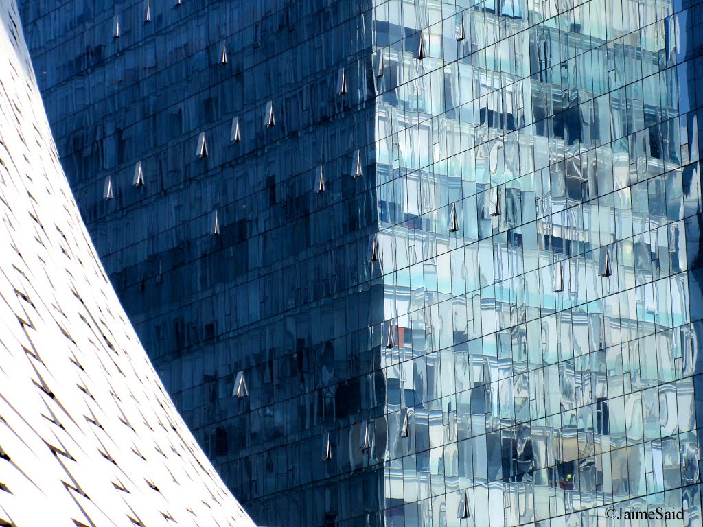 Reflejos en el Soumaya by Jaime Said