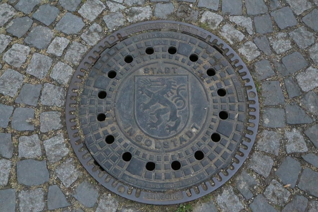 Ingolstadt - Kanaldeckel mit Wappen 48° 45' 44.08" N 11° 26' 3.35" E by A.B.W.