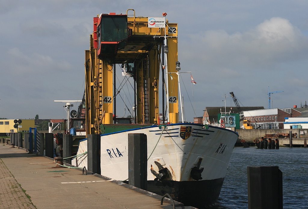 Küstenmotorschiff "RIA" am Lübbertkai in Cuxhaven by cuxwolf