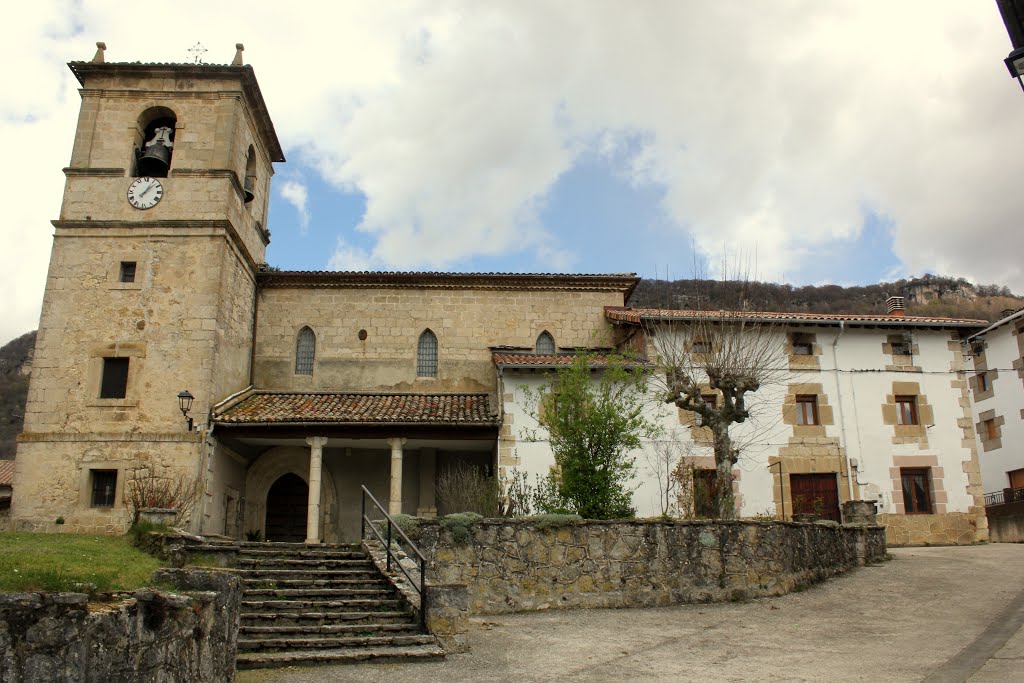 BAQUEDANO (NAVARRA) LA IGLESIA DE SAN JUAN BAUTISTA, DE ESTILO GÓTICO RENACENTISTA, DE FINALES DEL SIGLO XVI by JOSE LUIS OROÑEZ