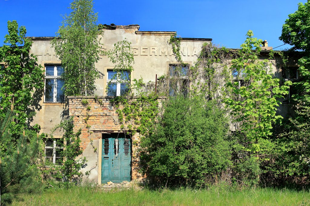 Landhaus Germania, verfällt seit den 50er Jahren by Hobby Fotograf