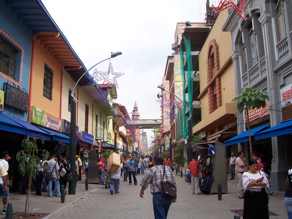 EDIFICIOS ANTIGUOS EN EL PASAJE PEATONAL CARABOBO by HERNANDO  MARTINEZ ALVAREZ