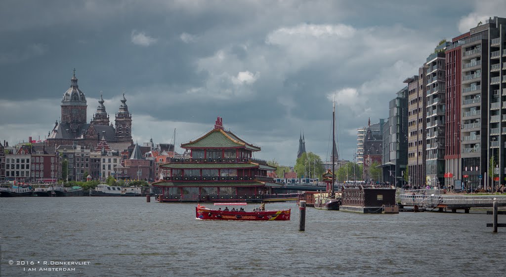 Amsterdam by Richard Donkervliet