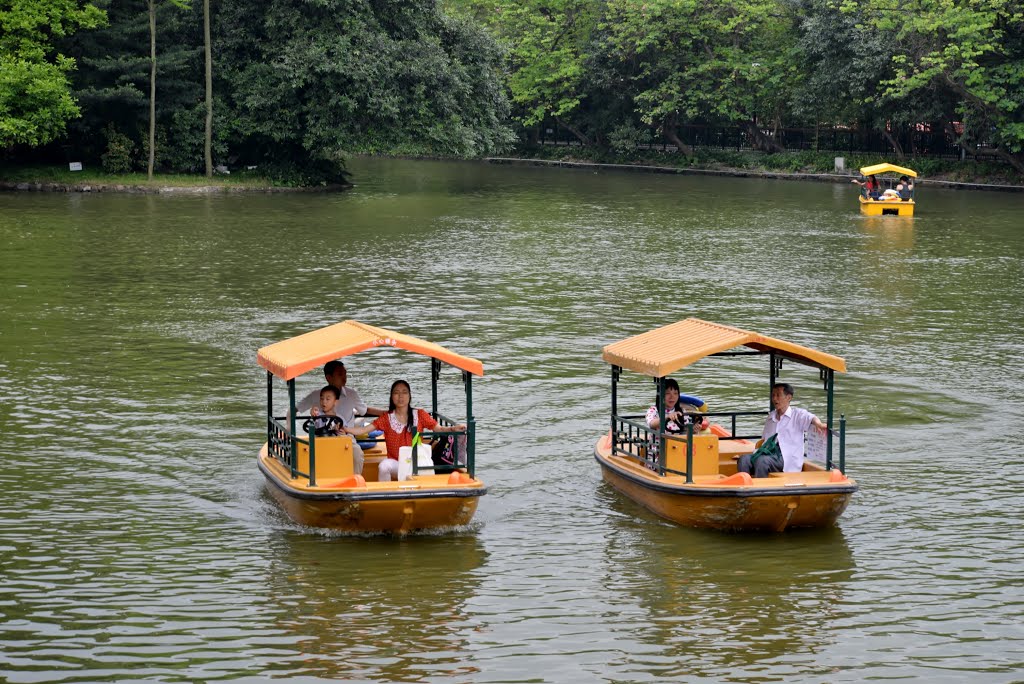 Sanyuanli, Baiyun, Guangzhou, Guangdong, China by Kin Hung Chan