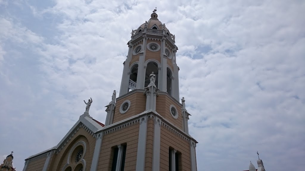 Iglesia San Francisco de Asís by Daniel Hernández