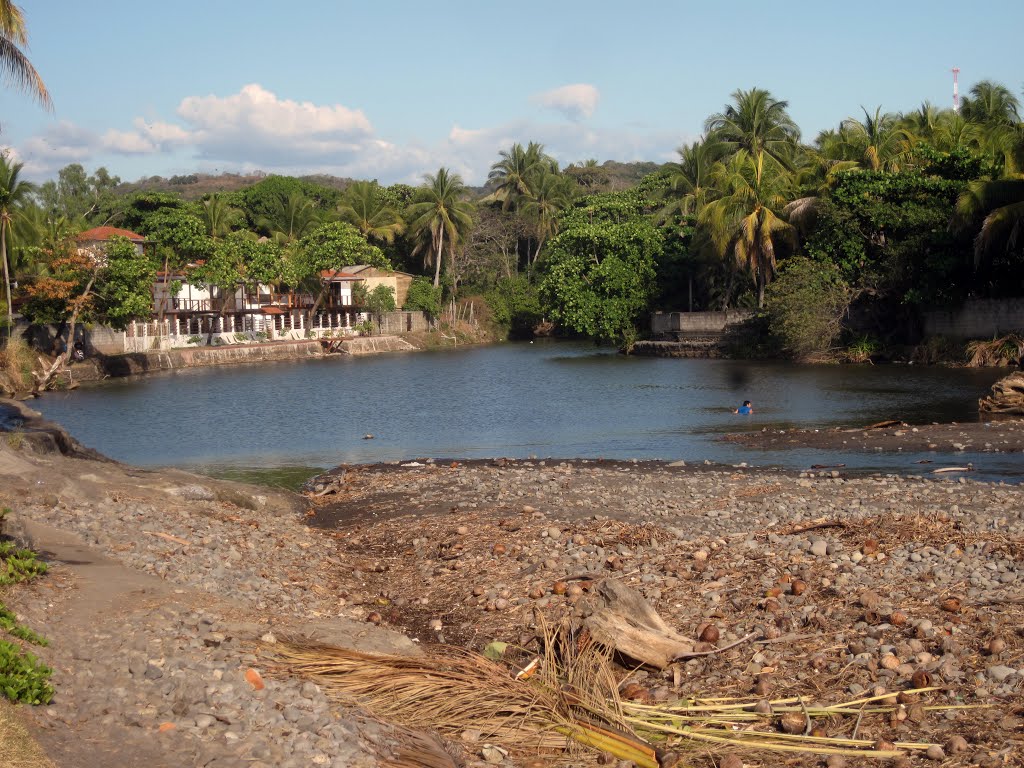 Rio El Zunzal by S.Forrer