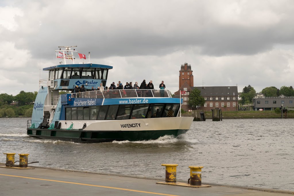 Fährterminal Finkenwerder, 62 64 by Gerd_NF