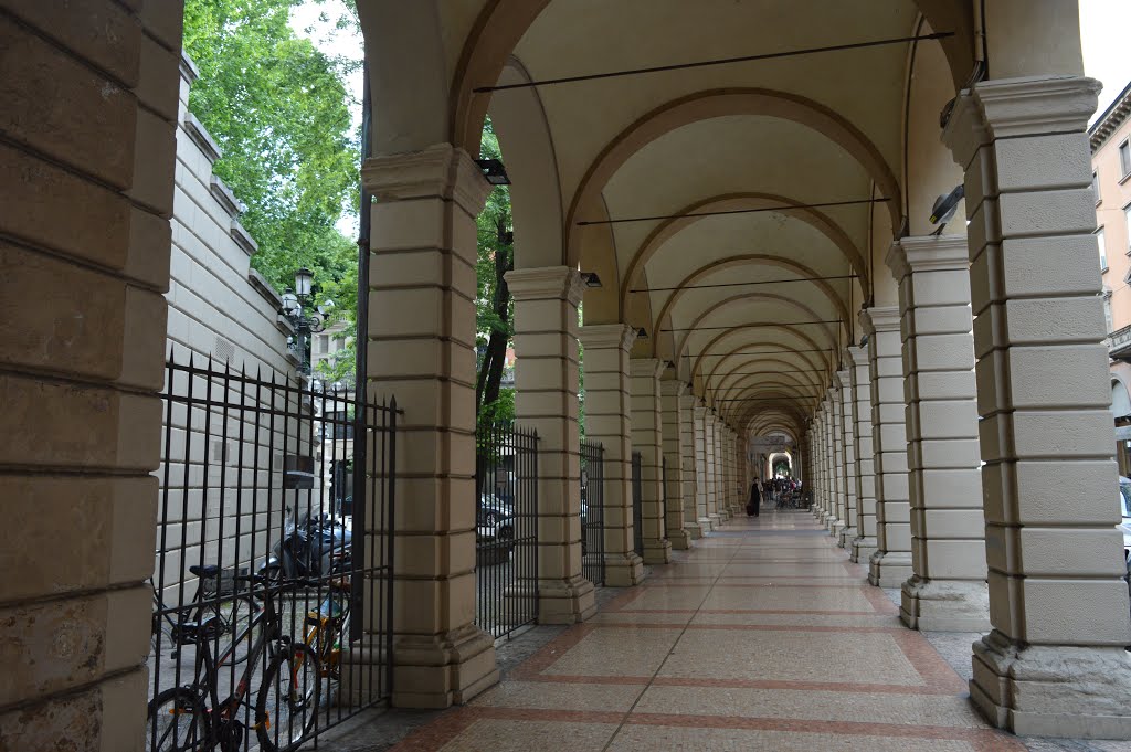 Portici di via dell'Indipendenza by Geo S