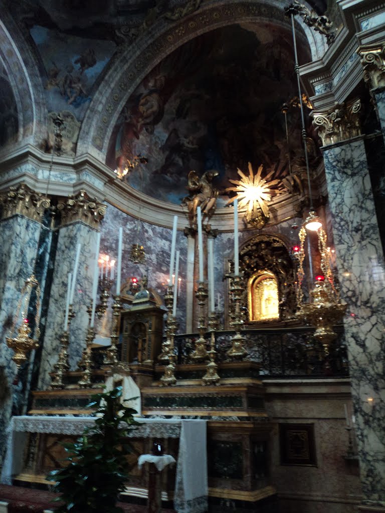 Interno del Santuario della Madonna di San Luca by Geo S