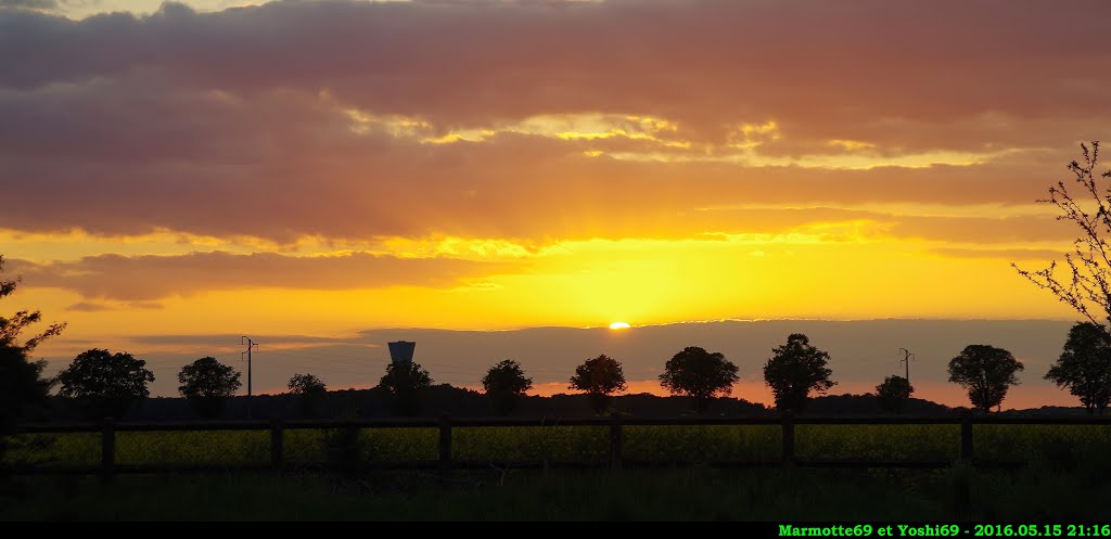 Coucher de soleil [2016 05 15] by Yoshi Yoshi