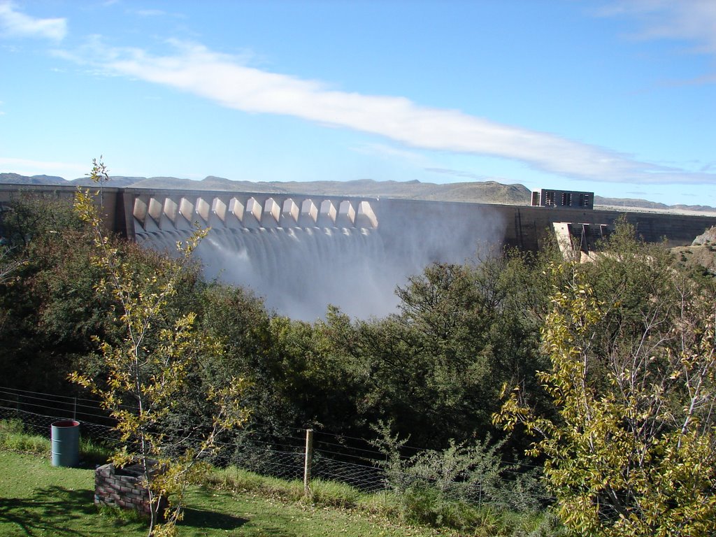 Gariep Dam wall by elaine young