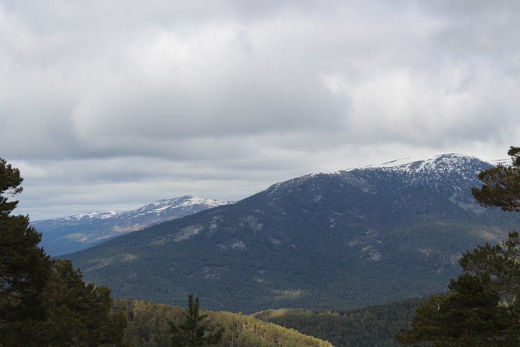 Sierra de Madrid by Raúlgh