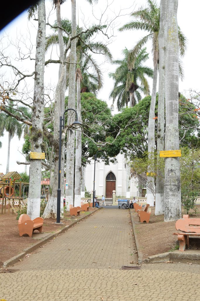 Atenas, Provincia de Alajuela, Atenas, Costa Rica by Derek Haden