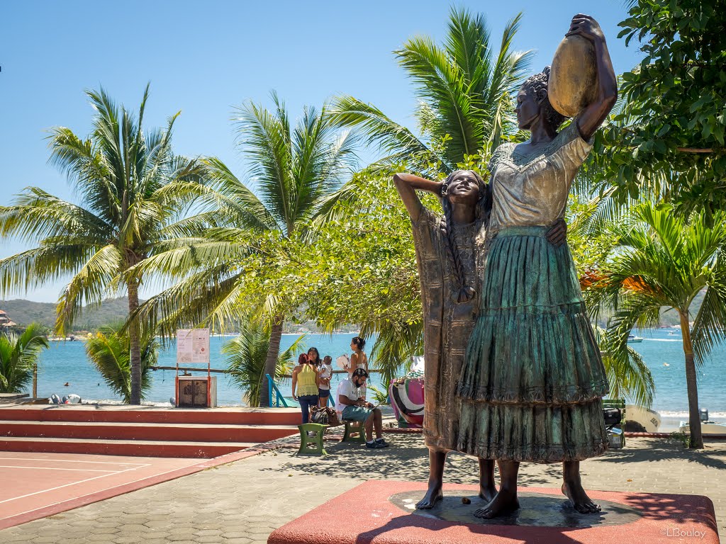 Playa la Madera, Zihuatanejo, Gro., Mexico by Louis Boulay