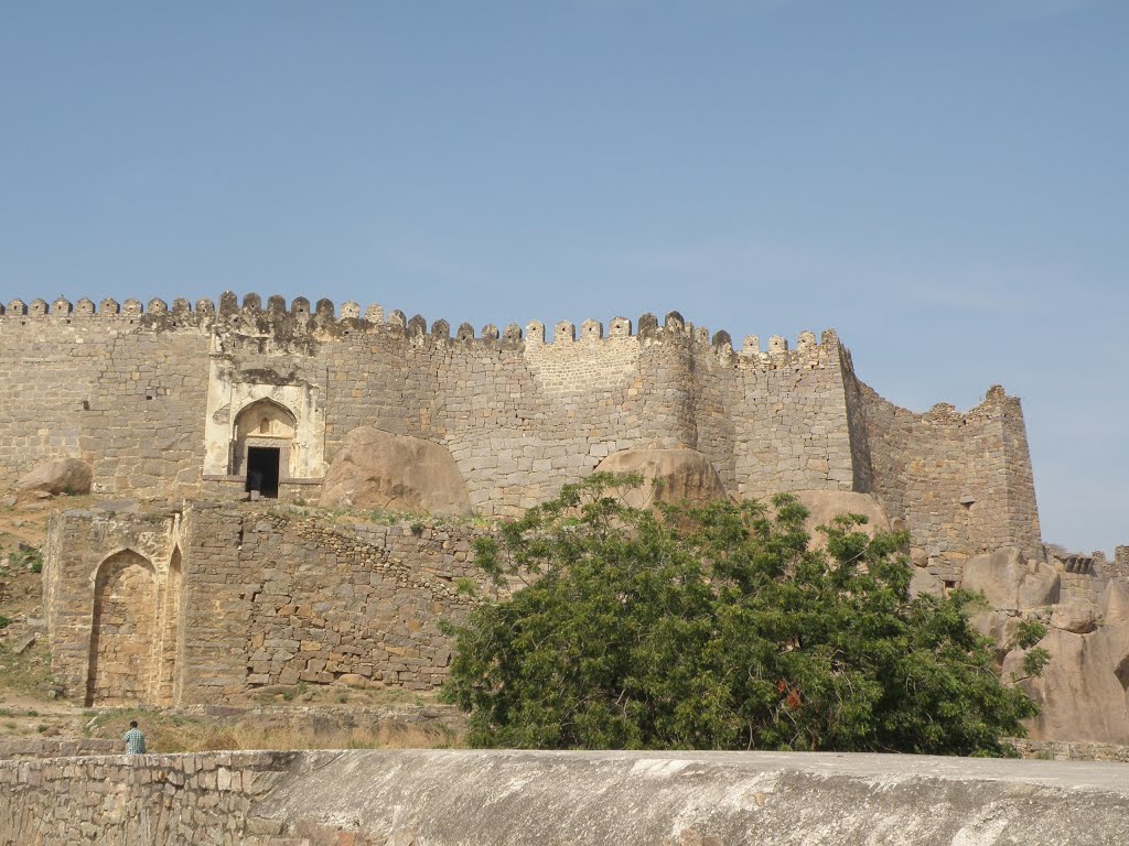 Huge fortification walls of Golkonda fort hyderabad by Tushar Jadhav(तुषार …