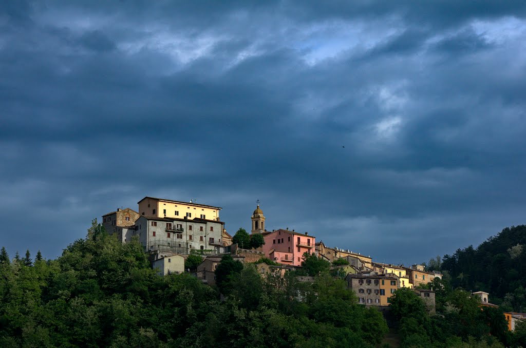 Nuvole nere sul paese by paolo polidori