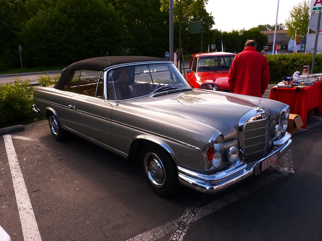 Mercedes 300 SE Cabriolet by Randy Tchen