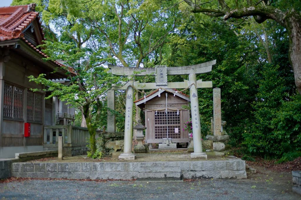 厳島神社/須佐神社 by 石津安信