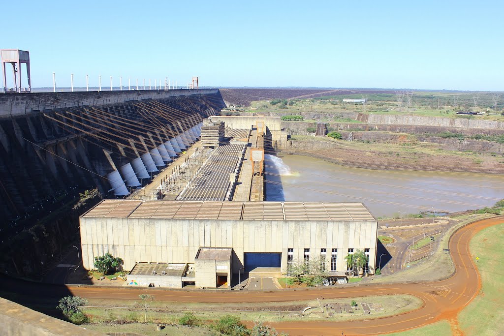 Hidrelétrica Itaipu. Data: 30/08/2015 by Christyam de Lima