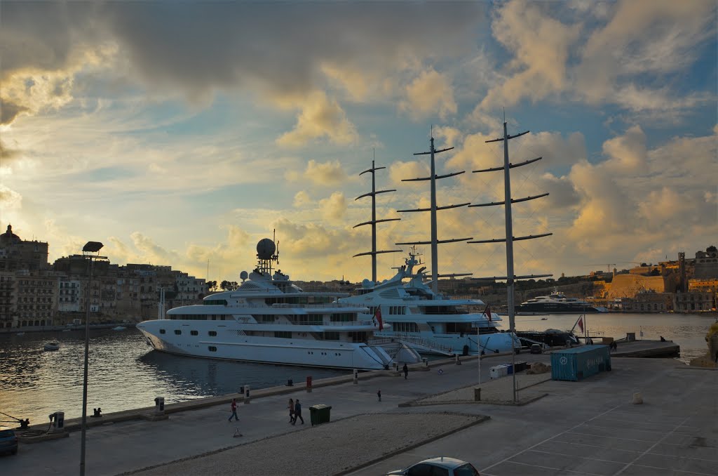 Xatt Il - Forn, Il-Birgu, Malta by mario castro