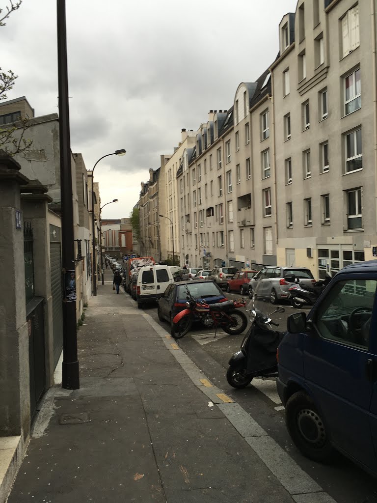 Père-Lachaise, 75020 Paris, France by kacper sawicz