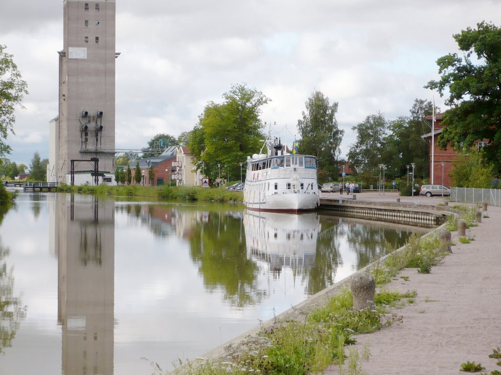 Göta Canal, Töreboda by hbuhl