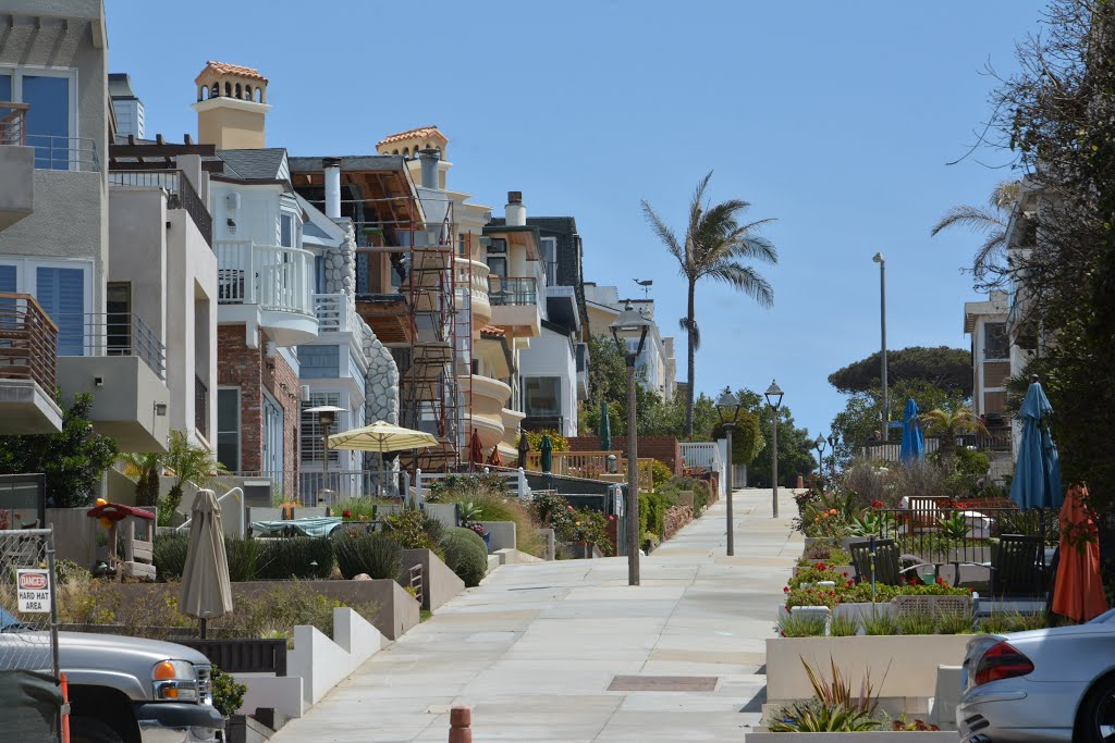 Manhattan Beach California by Marco Rey