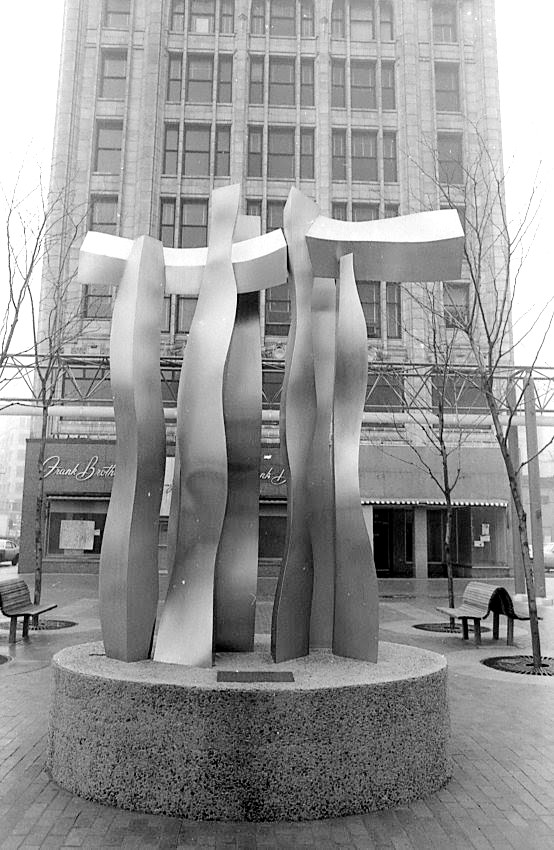 Sculpture in the park, Downtown Detroit, MI (1981) by Gary Rodriguez