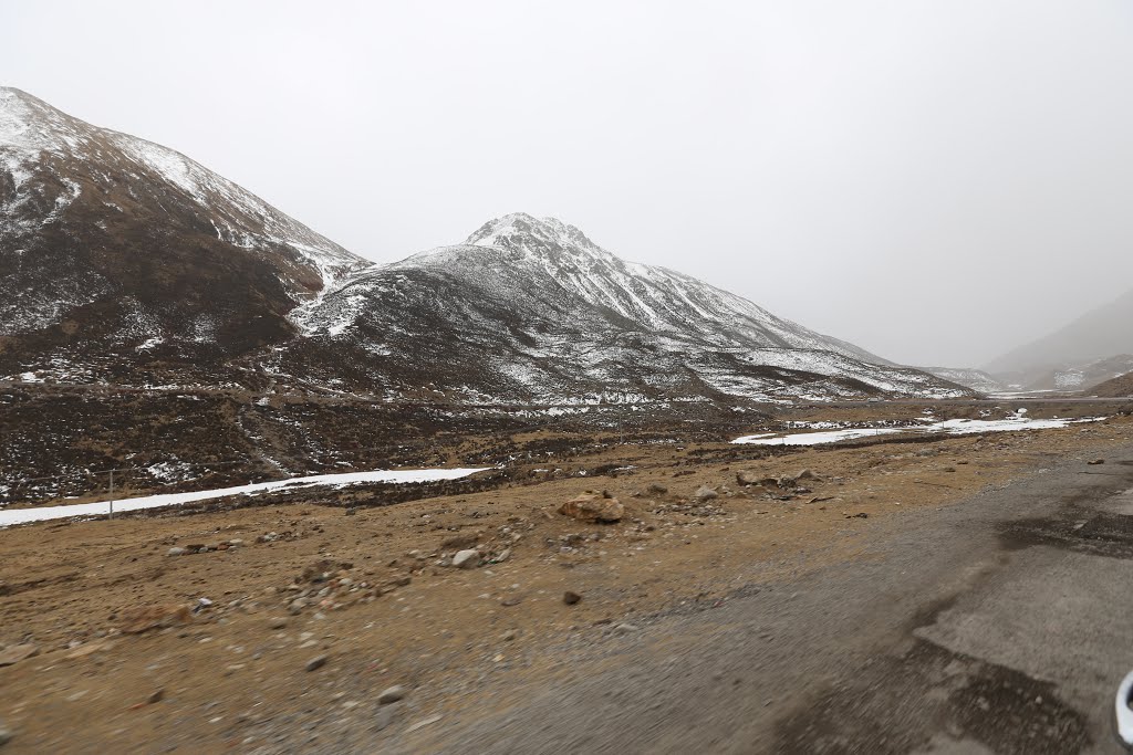 Gongbo'gyamda, Nyingchi, Tibet, China by 黄雪昀