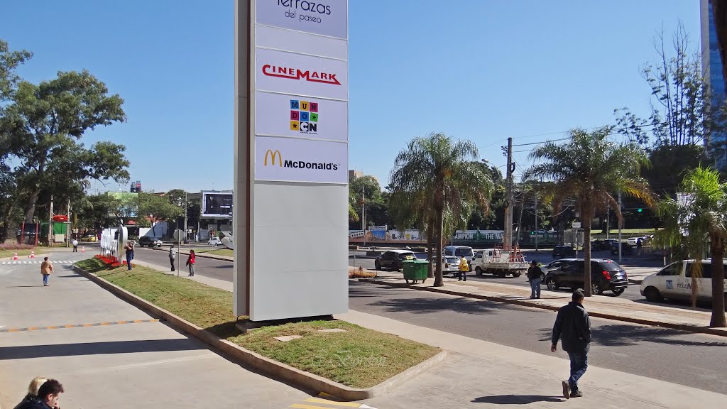 Avenida Santa Teresa y Aviadores del Chaco - Paseo La Galería by Cesar Bordón V.