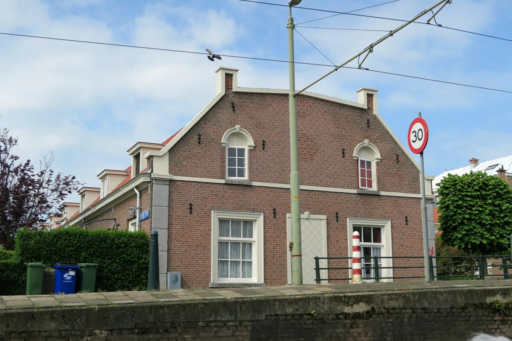 Hofjes woningen Om en bij by Martin Klumper