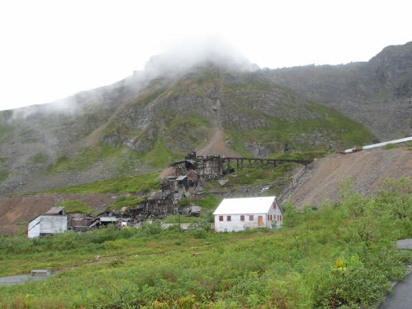 Mining camp at Hatcher's Pass by lilnese23