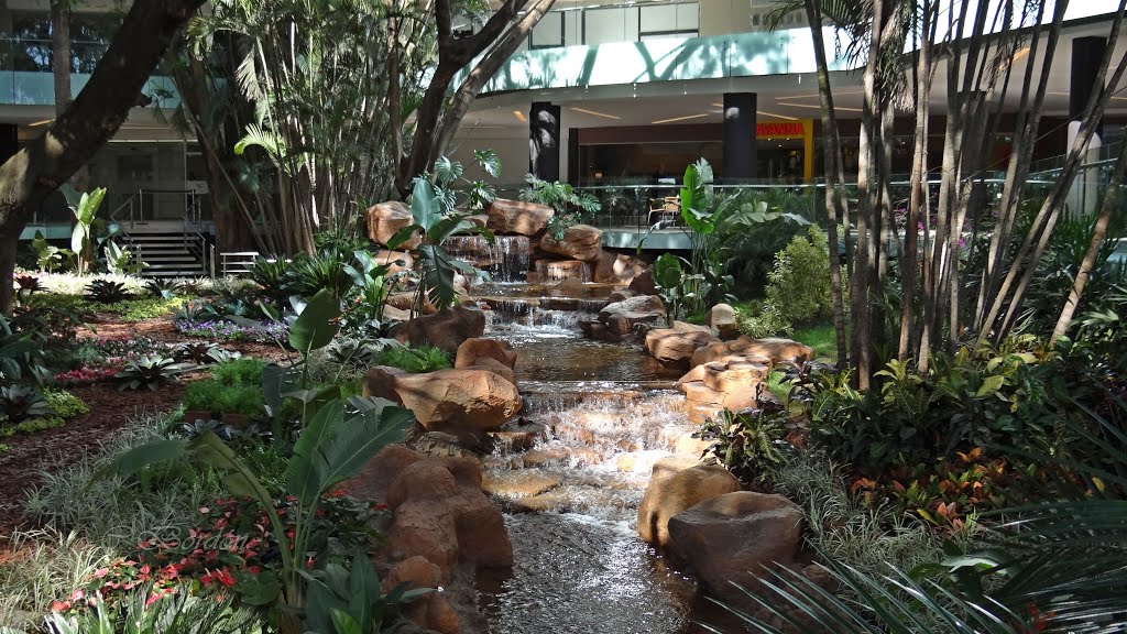 "Paseo La Galeria" - Front garden - Asunción, Paraguay by Cesar Bordón V.