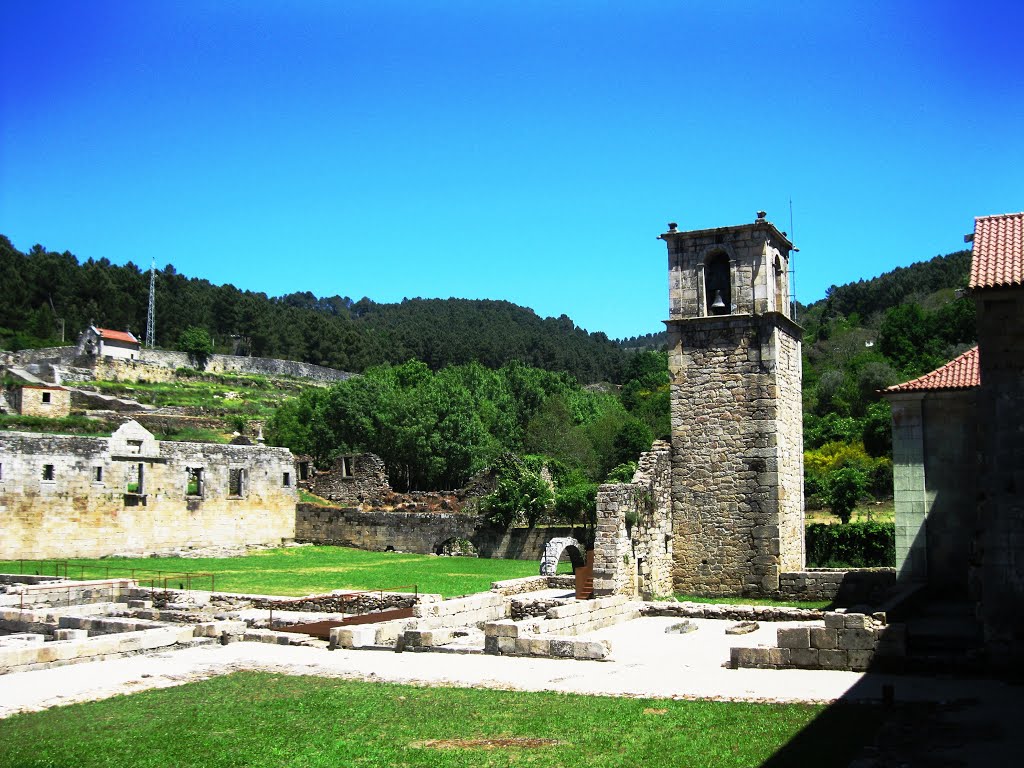 São João de Tarouca, torre sineira do Mosteiro by A Almeida