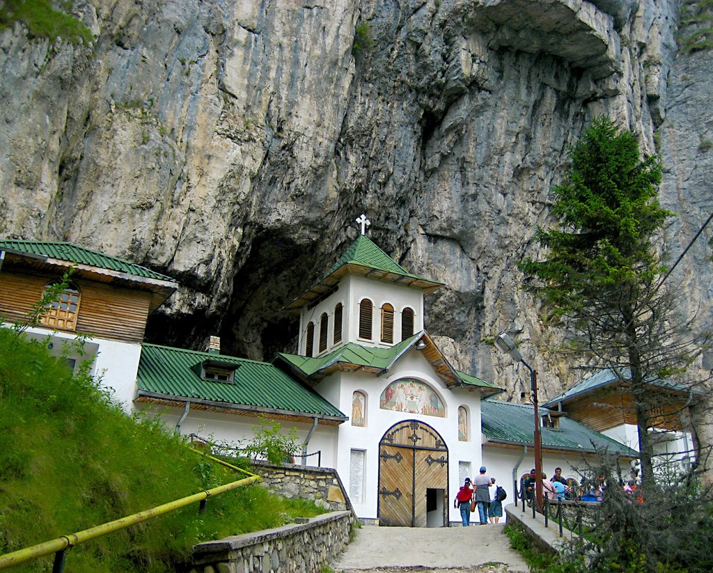 Pestera Lalomitei cave & monastery by Phaethon