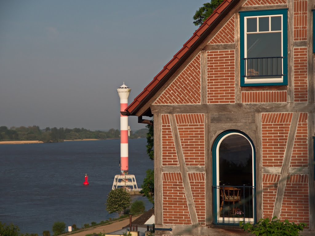 Elbterrasse, Blankenese Hamburg.jpg by Torsten Schlüter