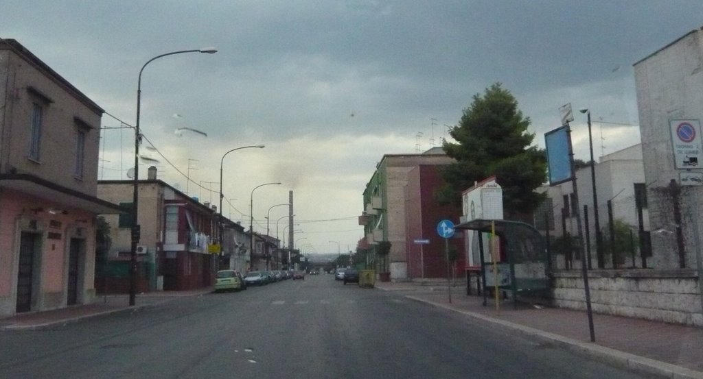 Taranto an empty road in August 2008 by Nikos Avouris