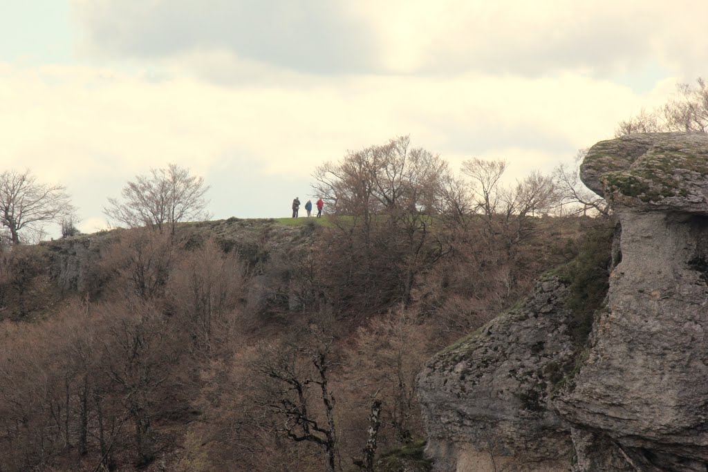 ZUDAIRE-SIERRA DE URBASA (NAVARRA) PASEANDO POR EL MIRADOR DEL BALCÓN DE PILATOS, CON VISTAS AL VALLE DE LAS AMÉSCOAS by JOSE LUIS OROÑEZ