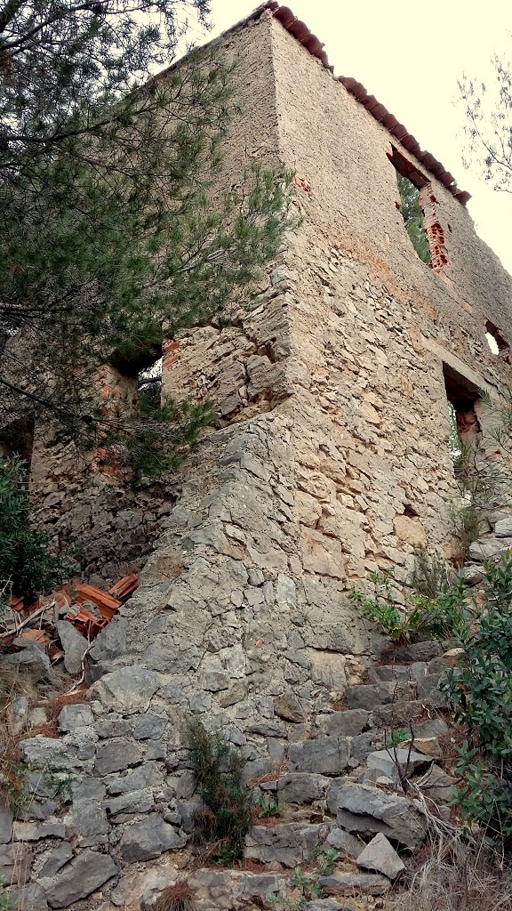 Maison de Panturle à Aubignane, Allauch (THIEU) by Provensal Mathieu