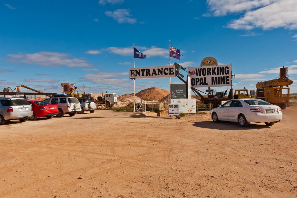 Coober Pedy SA 5723, Australia by Volodymyr Dvornyk