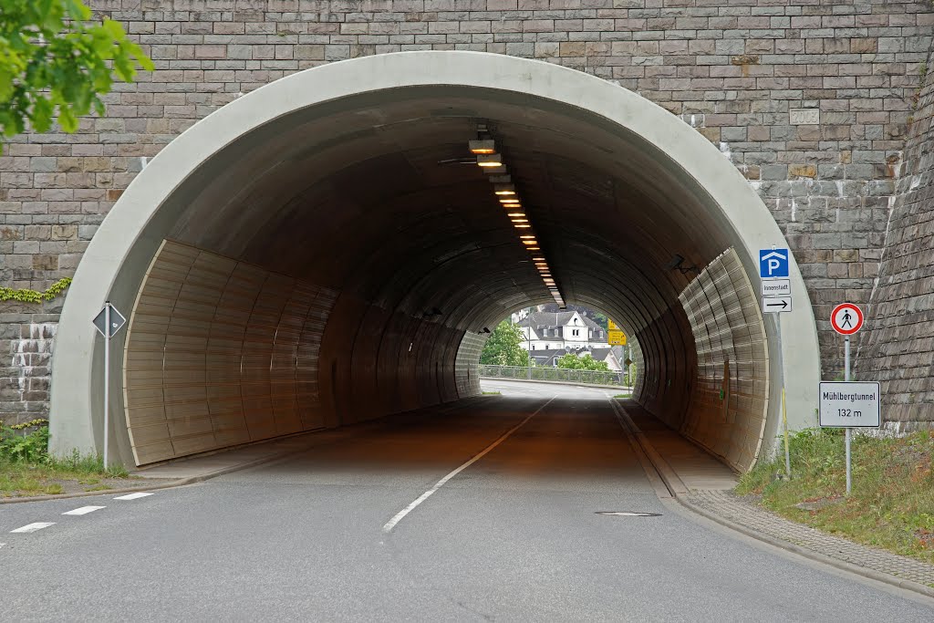 Der neue Autotunnel by Jürgen Düring