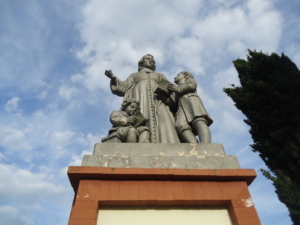 Monumento a San Juan Bautista de la Salle - Cambrils - España by Pedro Miguel Barrius…